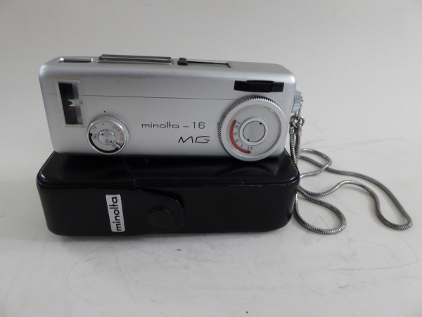 Minolta 16 MG MiniKamera mit Rokkor 1:2,8 / 23mm und Tasche
